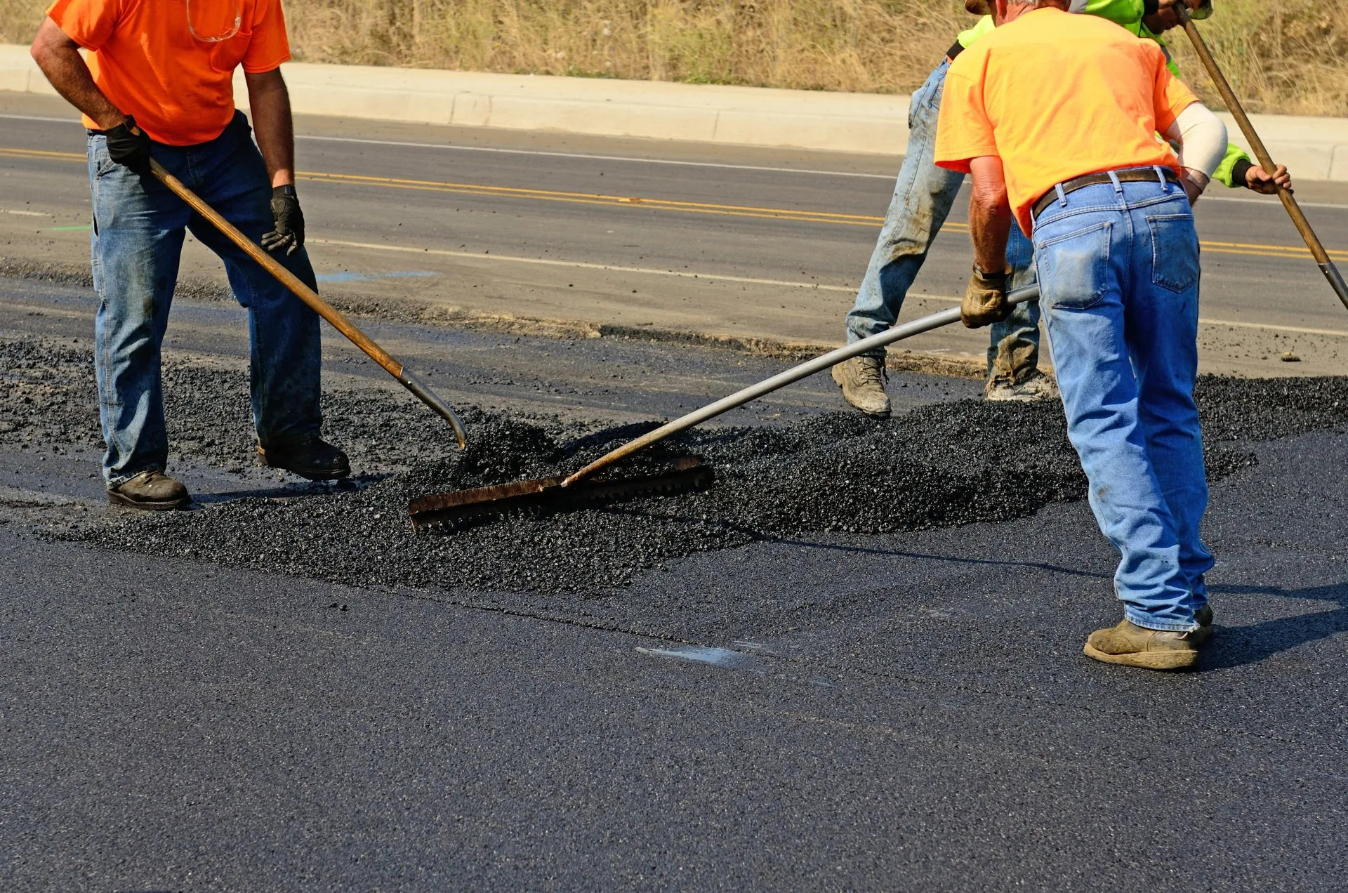 Illinois Paving / GOT A DIY PAVING PROJECT LINED UP? CONSIDER PROFESSIONAL HELP