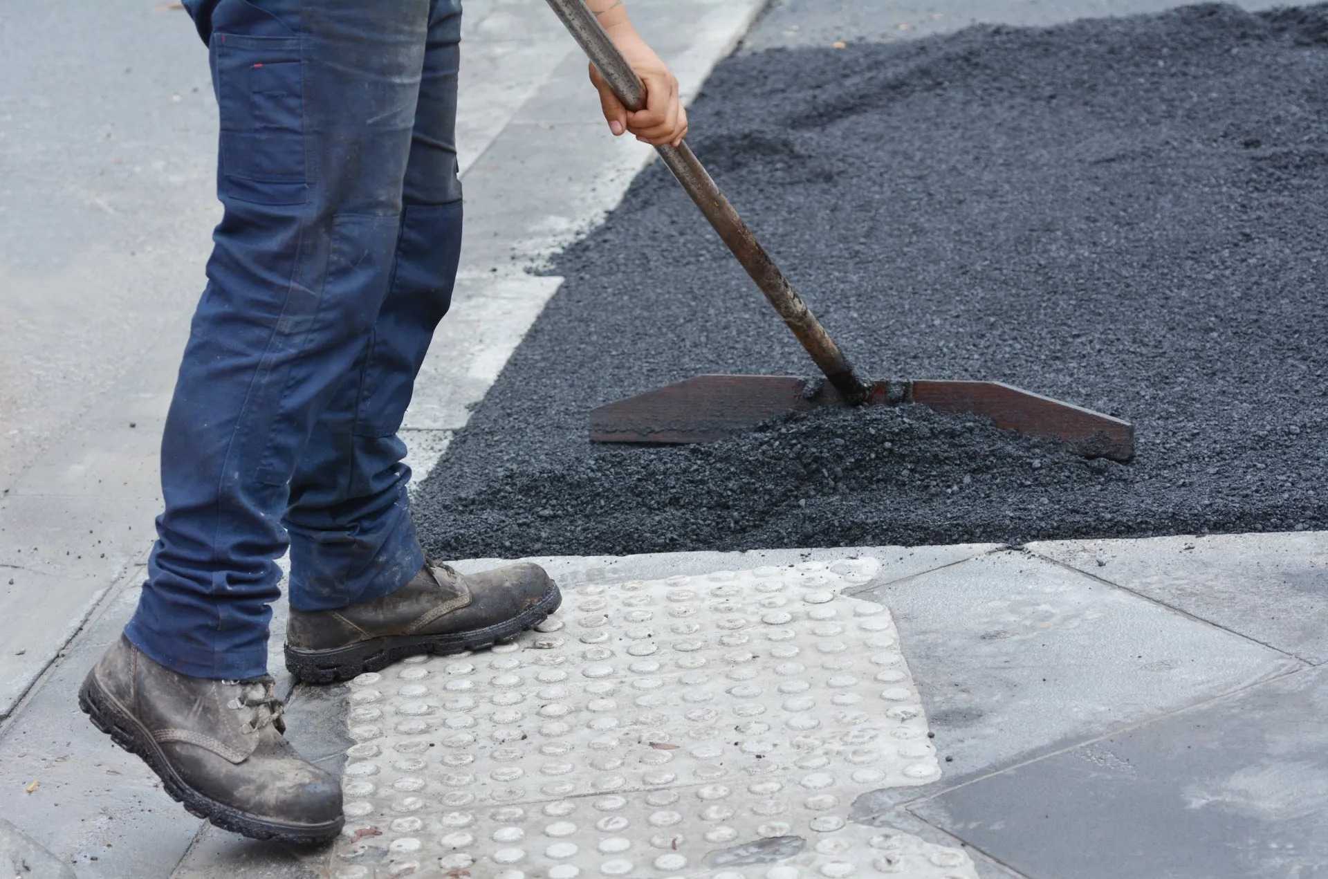 Illinois Paving / PROFESSIONAL ASPHALT PAVING SERVICES AND REPAIRS IN LINCOLN